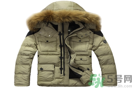 ?羽絨服可以用洗衣機洗嗎？羽絨服上油漬怎么洗？