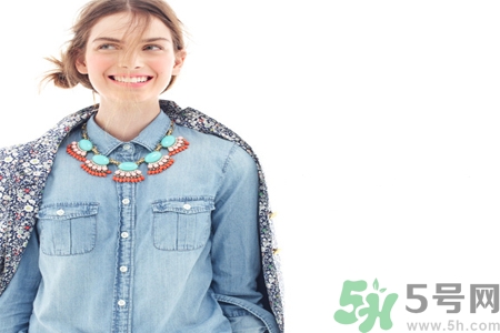 白衣服被染色怎么辦？衣服染色去除小竅門(mén)