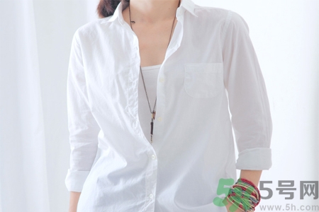 白衣服被染色怎么辦？衣服染色去除小竅門(mén)