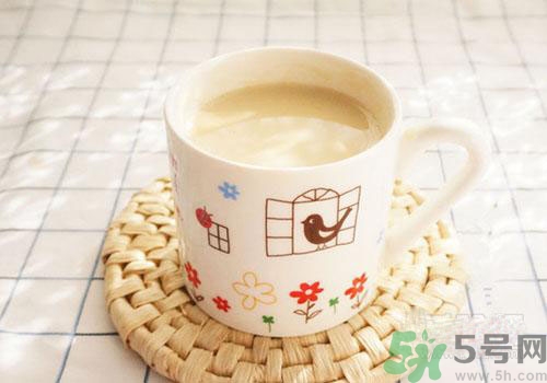 痛風(fēng)可以喝牛奶嗎？痛風(fēng)喝多少牛奶比較好？