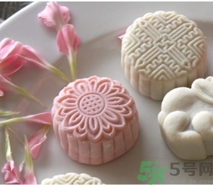 冰皮月餅和冰淇淋月餅有什么區(qū)別？冰皮月餅和冰淇淋月餅哪個好吃？