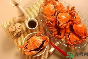 吃螃蟹可以喝紅酒嗎？吃螃蟹可以喝酒嗎？