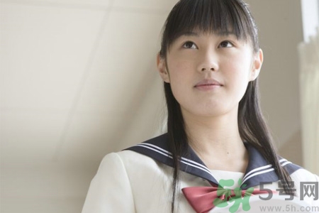 初中生女生的標(biāo)準(zhǔn)胸圍是多少？初中女生正常胸圍是多少？