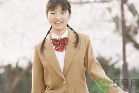 初中生女生的標(biāo)準(zhǔn)胸圍是多少？初中女生正常胸圍是多少？
