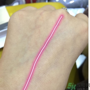 菲詩小鋪水光無瑕氣墊修顏乳怎么樣？菲詩小鋪氣墊cc好用嗎？