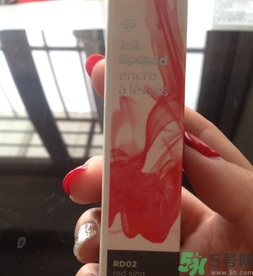 菲詩(shī)小鋪水墨絢染水潤(rùn)唇彩怎么樣？菲詩(shī)小鋪唇彩好用嗎？