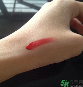 菲詩(shī)小鋪水墨絢染水潤(rùn)唇彩怎么樣？菲詩(shī)小鋪唇彩好用嗎？