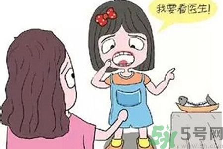 魚刺卡在喉嚨里怎么辦？取魚刺的小技巧有哪些？