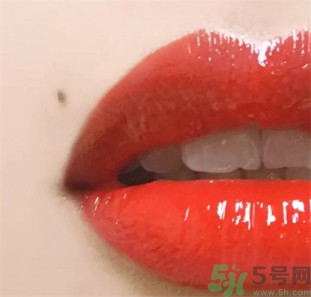ysl黑管唇釉多少錢(qián)?ysl黑管唇釉專(zhuān)柜價(jià)
