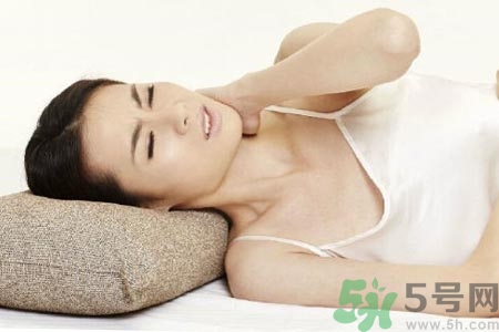 落枕脖子疼怎么辦？落枕和頸椎病區(qū)別