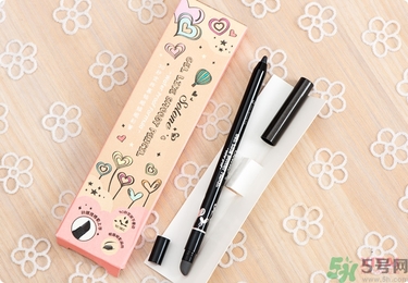 solone眼線筆怎么削？怎么推出來？