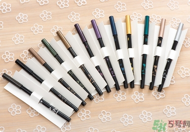 solone眼線筆怎么削？怎么推出來？