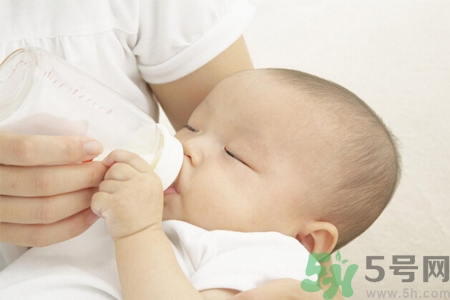 兩個月嬰兒需要補(bǔ)鈣嗎？兩個月嬰兒補(bǔ)鈣吃什么好？