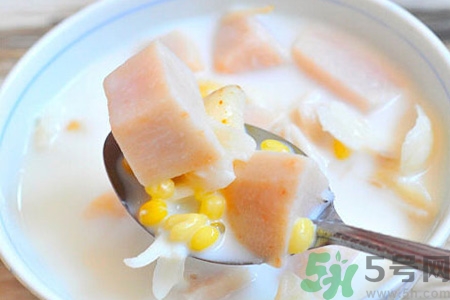 吃芋頭可以喝牛奶嗎？吃芋頭喝牛?奶有什么好處？