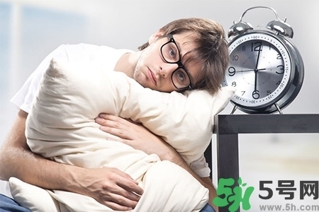 下午犯困怎么辦？犯困按摩什么穴位效果最快？