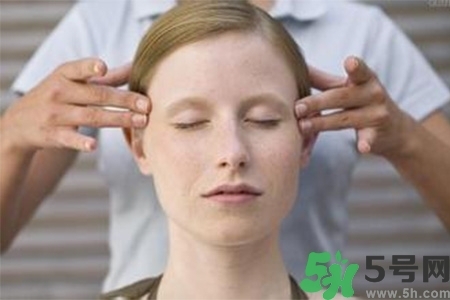 下午犯困怎么辦？犯困按摩什么穴位效果最快？