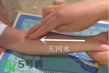 積食發(fā)燒怎么推拿？積食發(fā)燒推拿手法圖解
