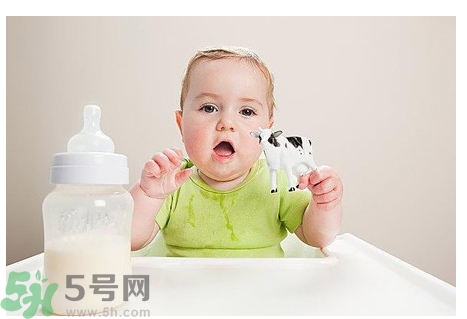 積食發(fā)燒可以喝牛奶嗎？積食發(fā)燒可以喝酸奶嗎？