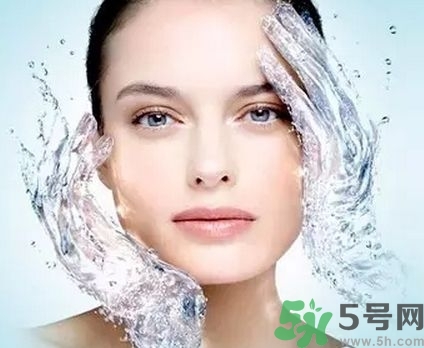 秋季補(bǔ)水效果好的護(hù)膚品有哪些？秋季補(bǔ)水的重要性