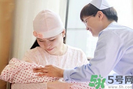 怎樣科學(xué)坐月子？坐月子是選擇傳統(tǒng)式還是科學(xué)式？