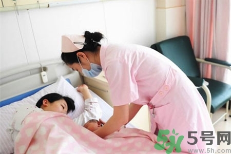 怎樣科學(xué)坐月子？坐月子是選擇傳統(tǒng)式還是科學(xué)式？