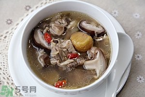 板栗燉排骨吃會上火嗎？排骨燉板栗的做法