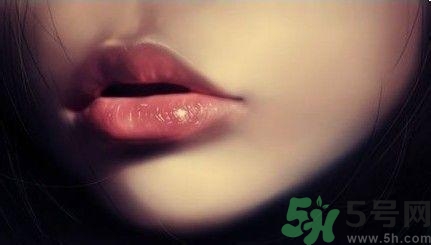 孕婦嘴唇干裂脫皮怎么回事？孕婦嘴唇干裂脫皮是缺什么