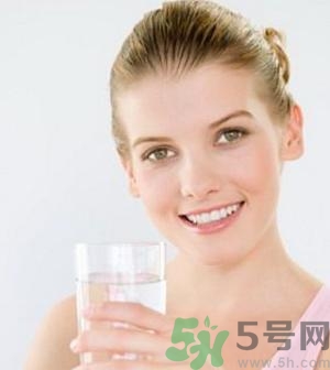 孕婦嘴唇干裂脫皮怎么回事？孕婦嘴唇干裂脫皮是缺什么