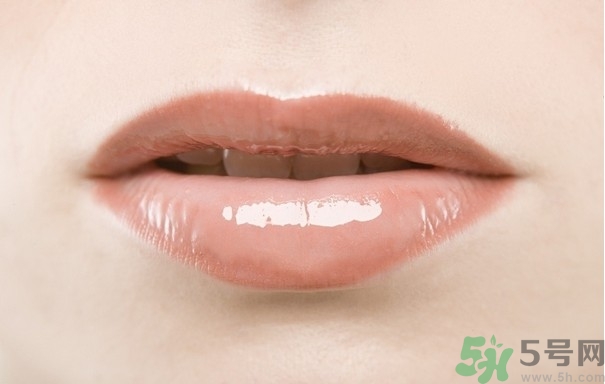 嘴唇發(fā)白是什么原因？嘴唇發(fā)白怎么調(diào)理女人