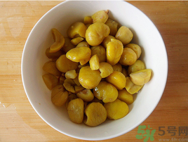 熟板栗怎么去皮最快？煮熟板栗怎么去皮？