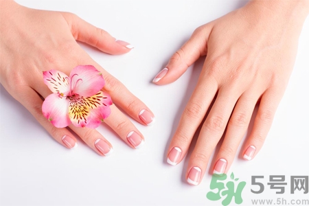 手部如何護(hù)理？秋季怎樣預(yù)防皮膚干燥？