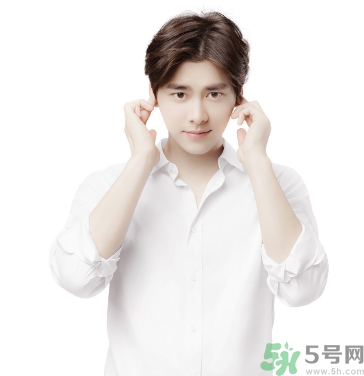 結(jié)婚可以穿白色襯衫嗎？結(jié)婚可以穿藍(lán)色西裝嗎？