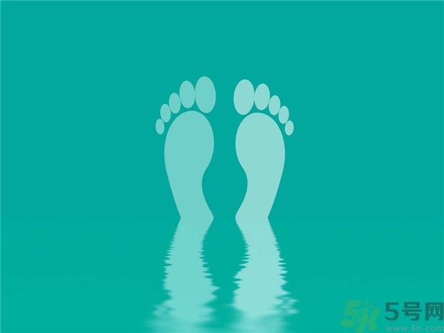 腳拇指外翻遺傳嗎？腳拇指外翻怎么矯正？
