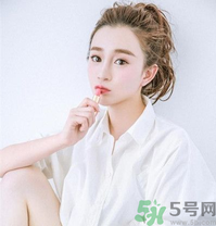 皮膚不白的人染什么顏色的頭發(fā)？頭發(fā)顏色怎么選擇？