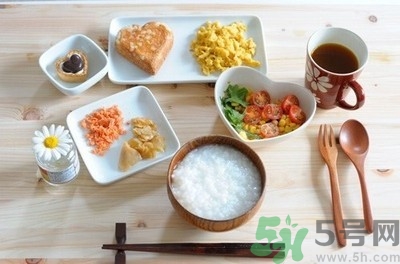 早餐怎么吃才健康？上班族早餐吃什么好？