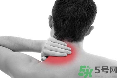 落枕能冰敷嗎？落枕應(yīng)該冷敷還是熱敷？