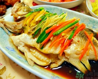 鱸魚(yú)的熱量是多少？清蒸鱸魚(yú)的熱量是多少？
