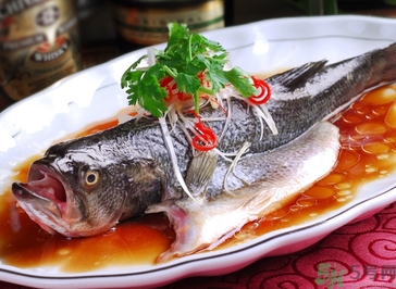 鱸魚和南瓜可以一起吃嗎？鱸魚和南瓜一起吃會(huì)中毒嗎？