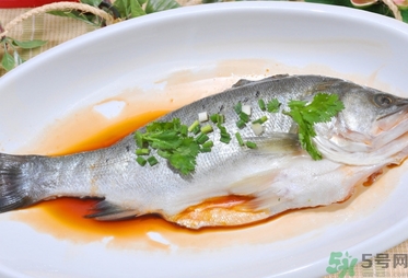 鱸魚和南瓜可以一起吃嗎？鱸魚和南瓜一起吃會(huì)中毒嗎？