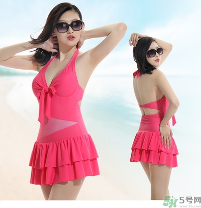 泡溫泉穿什么衣服？泡溫泉穿什么樣的泳衣？