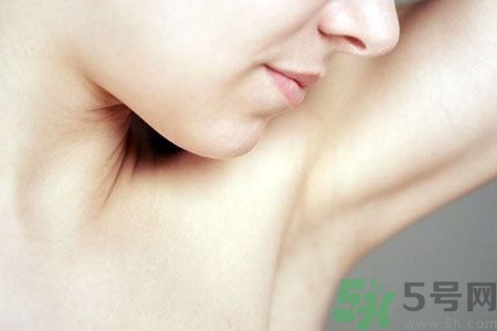 女性腋下刺痛怎么回事？腋下刺痛怎么辦？