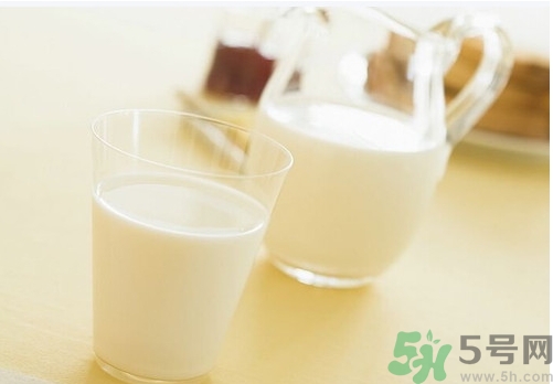 嬰兒奶粉大人能喝嗎？嬰兒奶粉大人喝了會怎樣？