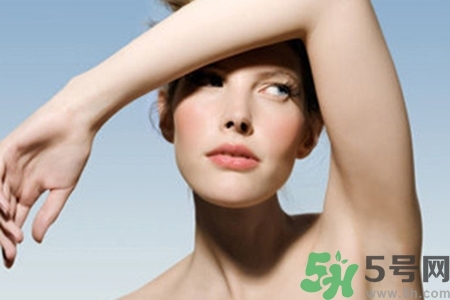 腋毛為什么會(huì)變色？腋毛上有白色附著物怎么回事？