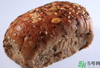 晚上吃全麥面包會(huì)胖嗎？吃全麥面包會(huì)胖嗎？