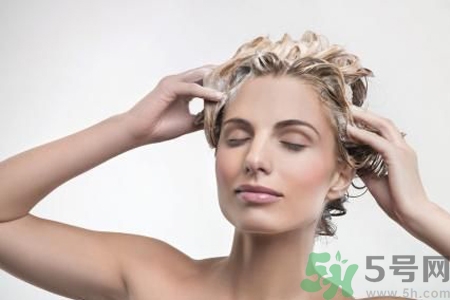 掉頭發(fā)和洗發(fā)水有關(guān)系嗎？掉頭發(fā)用什么洗發(fā)水好？