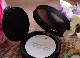 w.lab雪花氣墊黑色款怎么樣？w.lab雪花氣墊黑色和白色區(qū)別？