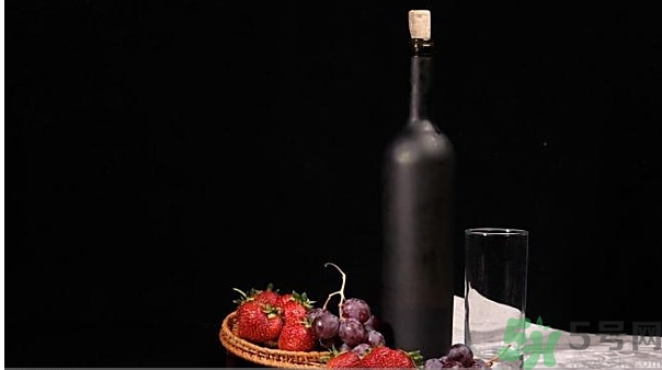 葡萄酒可以用塑料瓶裝嗎？自釀葡萄酒用什么裝比較好？
