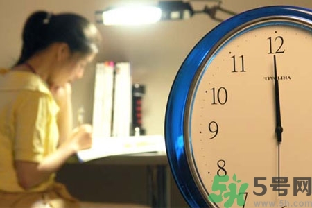 熬夜對(duì)青少年有什么影響？熬夜對(duì)青少年的危害是什么？