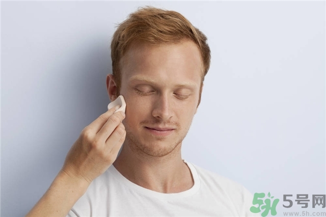 皮膚差的男生怎么洗臉？皮膚差的男生晨起不能用清水洗臉