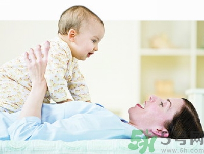 母乳喂養(yǎng)的好處有哪些？母乳喂養(yǎng)怎么知道寶寶吃飽了沒？